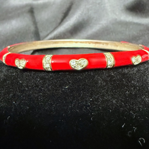 Jewelry - Elegant Red Heart Bangle Bracelet